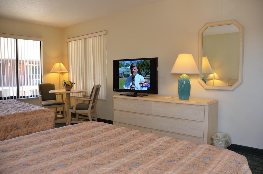 Cypress Cove Nudist Resort 포인시아나 객실 사진