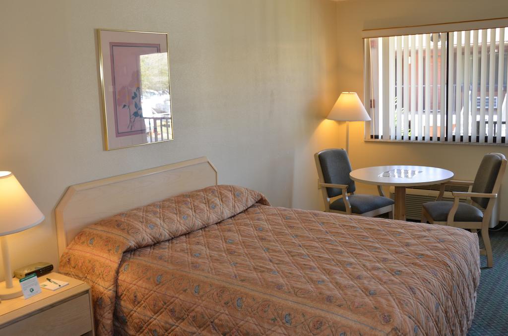 Cypress Cove Nudist Resort 포인시아나 객실 사진